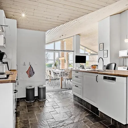 4 Bedroom Lovely In