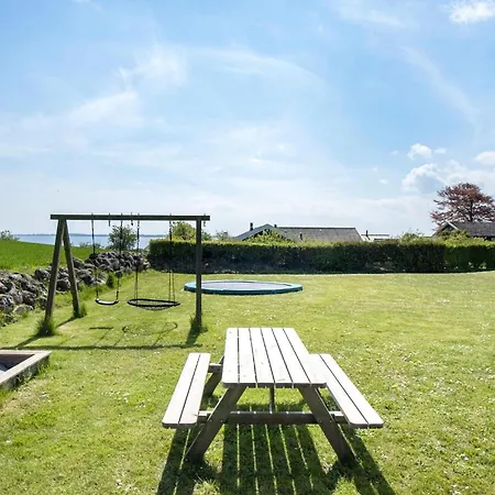 Hébergement de vacances 4 Bedroom Lovely In