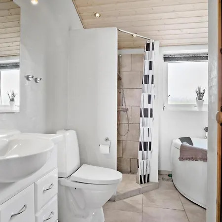 4 Bedroom Lovely In Hébergement de vacances