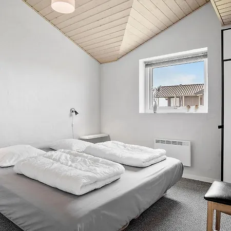 Hébergement de vacances 4 Bedroom Lovely In Fåborg
