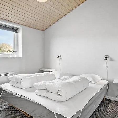 Hébergement de vacances 4 Bedroom Lovely In