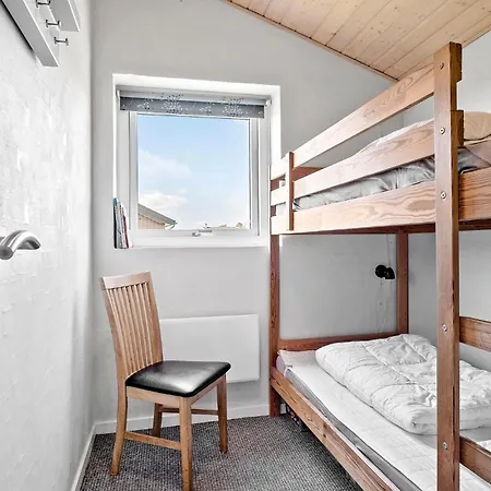 4 Bedroom Lovely In Ferienhaus Fåborg