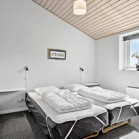 Hébergement de vacances 4 Bedroom Lovely In Fåborg